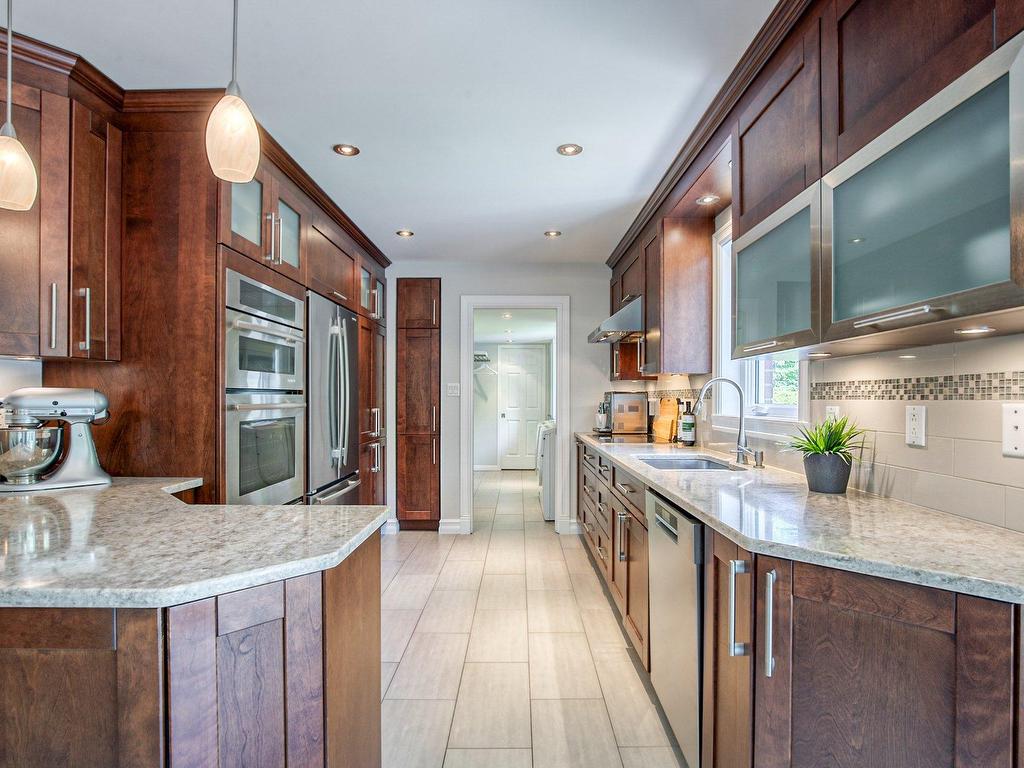 









328


Rue Kéroack

,
Saint-Bruno-de-Montarville,




QC
J3V5S1

