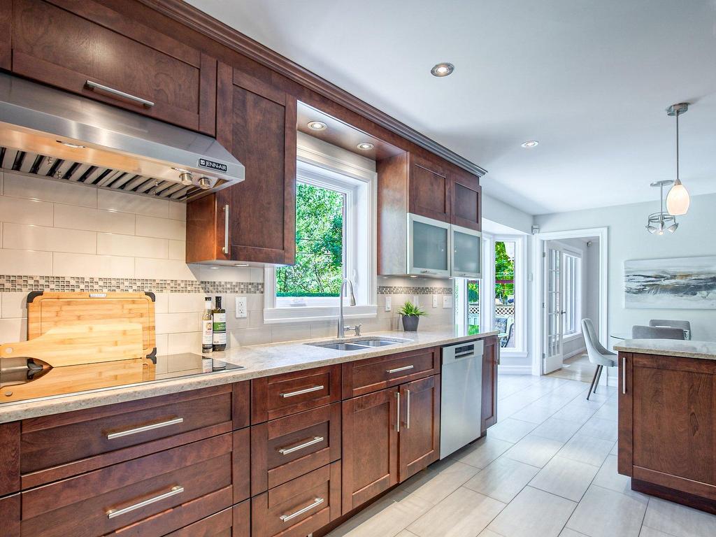 









328


Rue Kéroack

,
Saint-Bruno-de-Montarville,




QC
J3V5S1

