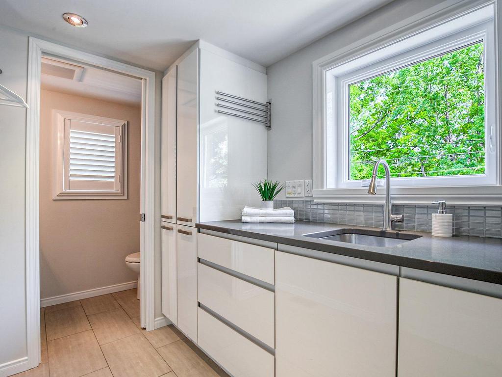 









328


Rue Kéroack

,
Saint-Bruno-de-Montarville,




QC
J3V5S1

