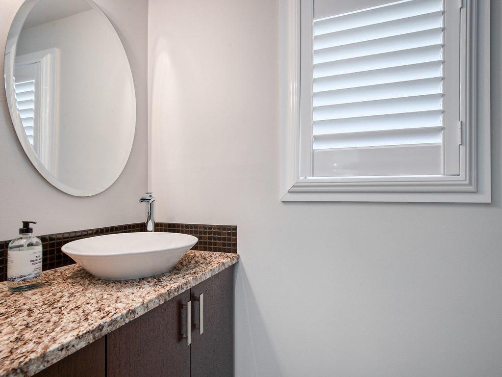 









328


Rue Kéroack

,
Saint-Bruno-de-Montarville,




QC
J3V5S1

