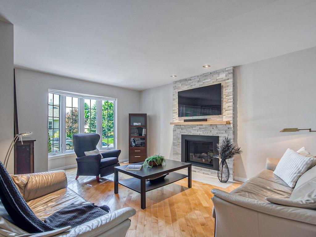 









328


Rue Kéroack

,
Saint-Bruno-de-Montarville,




QC
J3V5S1

