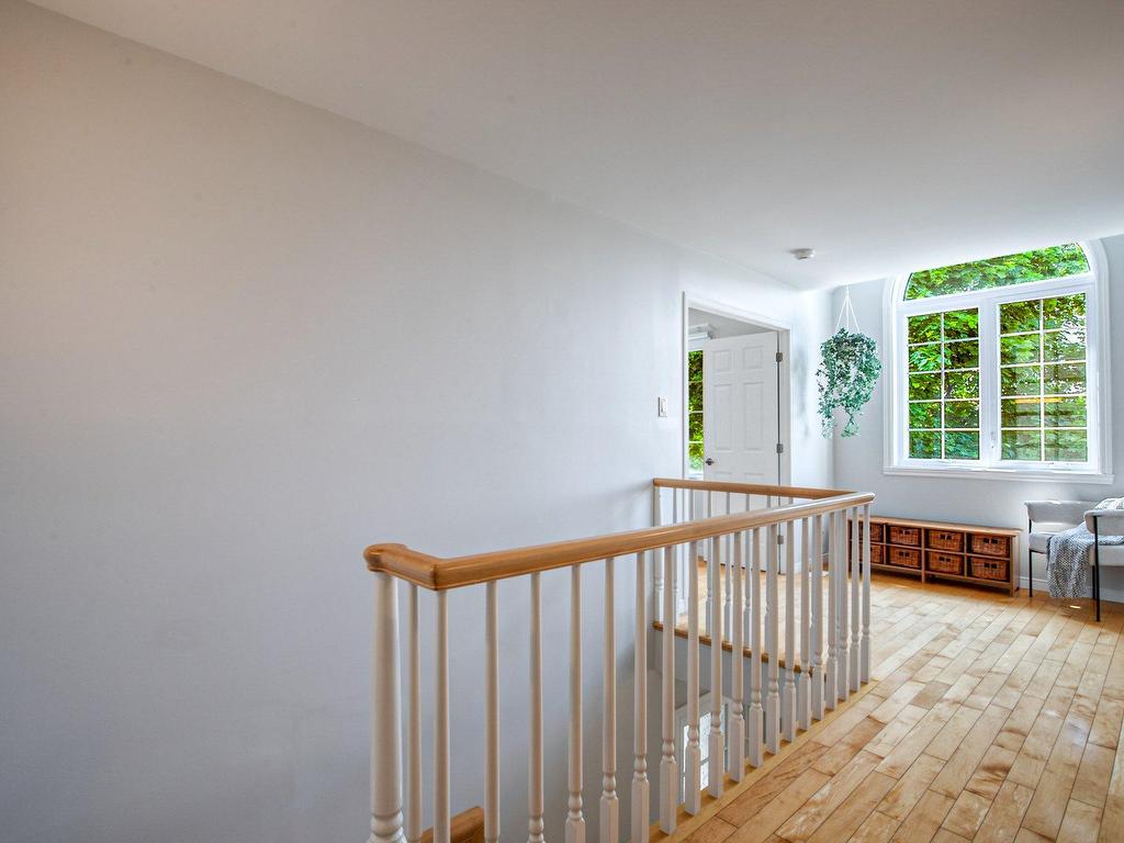 









328


Rue Kéroack

,
Saint-Bruno-de-Montarville,




QC
J3V5S1

