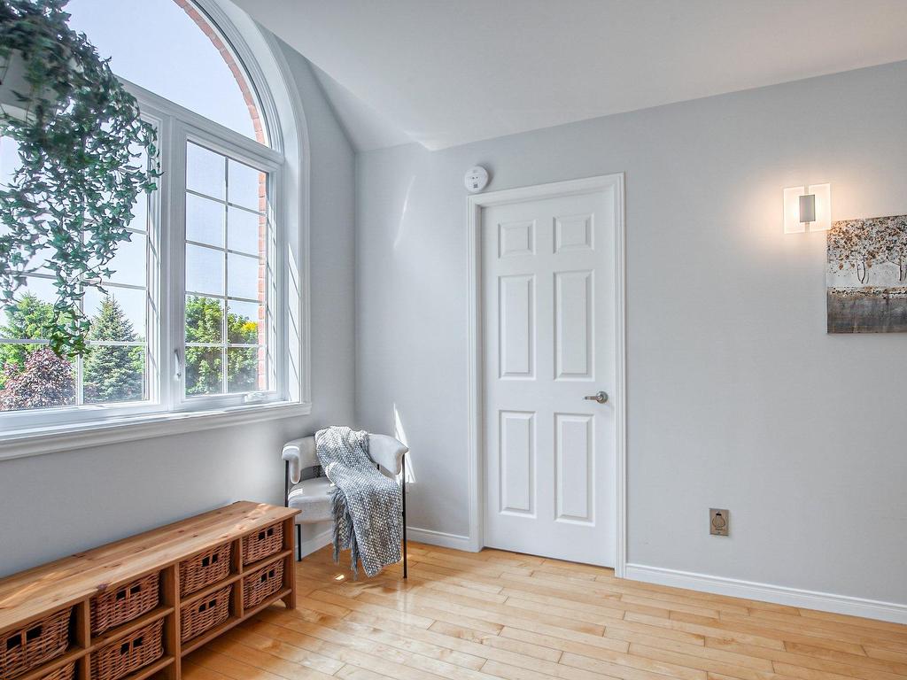 









328


Rue Kéroack

,
Saint-Bruno-de-Montarville,




QC
J3V5S1

