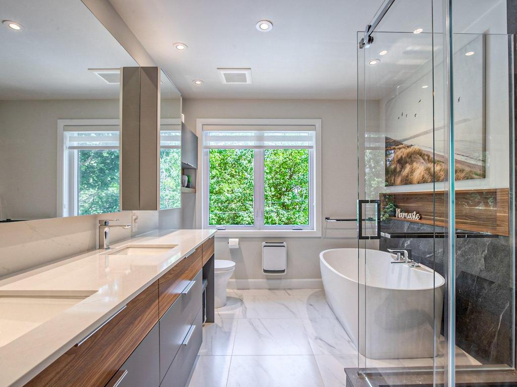 









328


Rue Kéroack

,
Saint-Bruno-de-Montarville,




QC
J3V5S1

