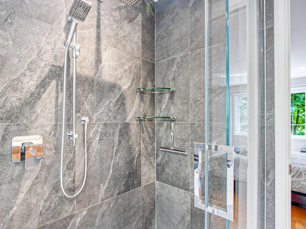 









328


Rue Kéroack

,
Saint-Bruno-de-Montarville,




QC
J3V5S1


