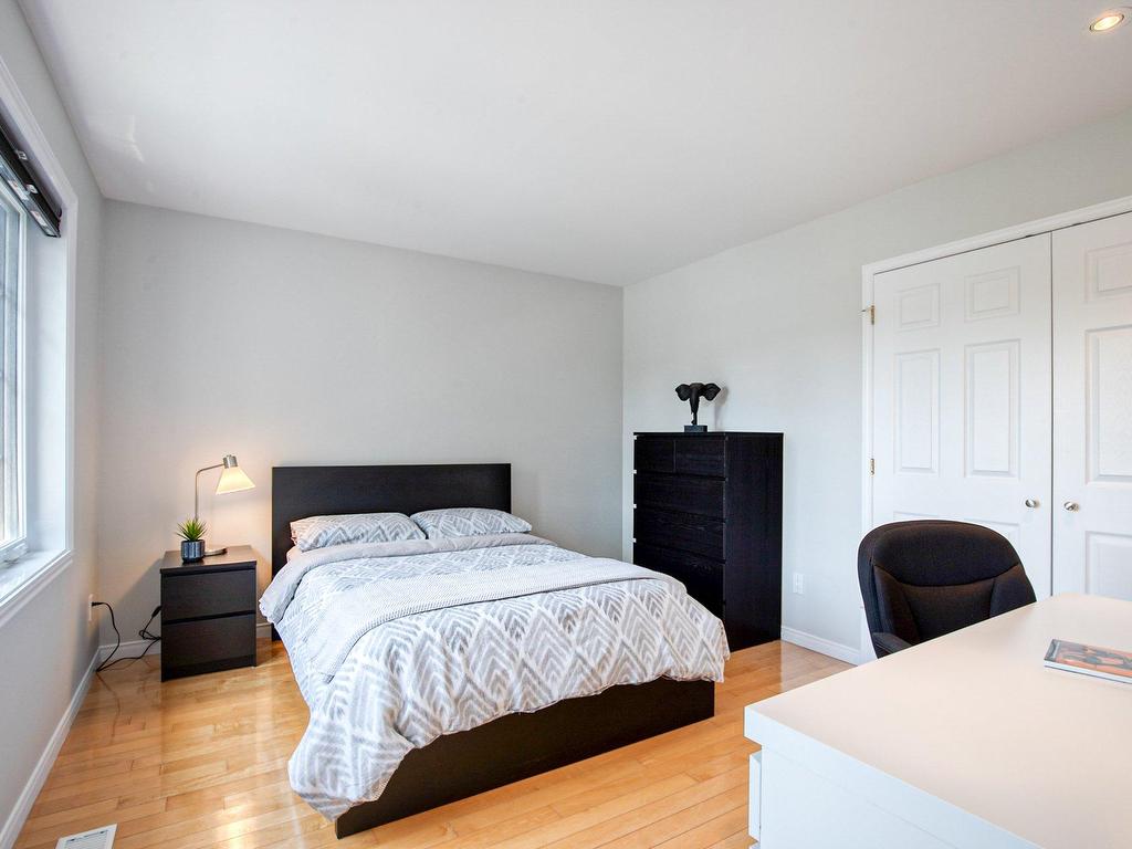 









328


Rue Kéroack

,
Saint-Bruno-de-Montarville,




QC
J3V5S1

