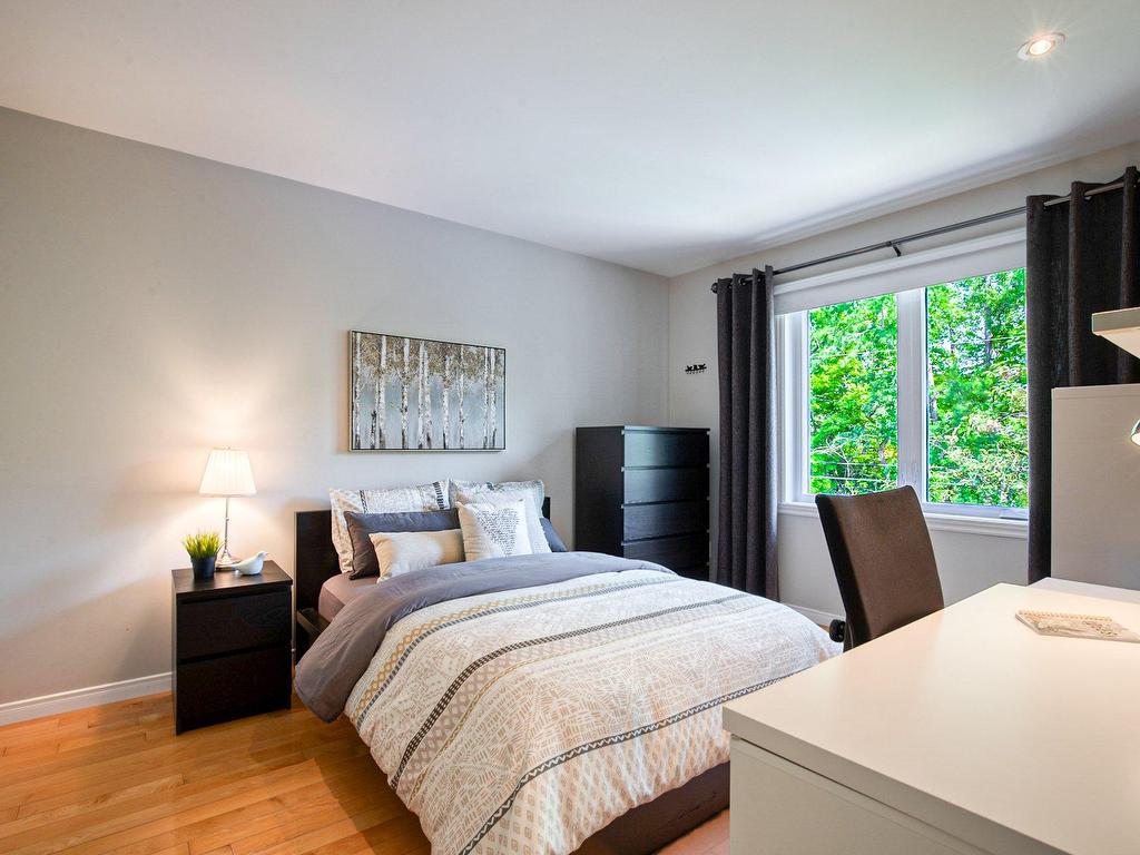 









328


Rue Kéroack

,
Saint-Bruno-de-Montarville,




QC
J3V5S1

