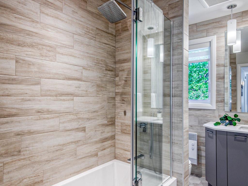 









328


Rue Kéroack

,
Saint-Bruno-de-Montarville,




QC
J3V5S1

