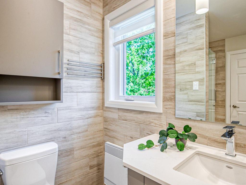 









328


Rue Kéroack

,
Saint-Bruno-de-Montarville,




QC
J3V5S1

