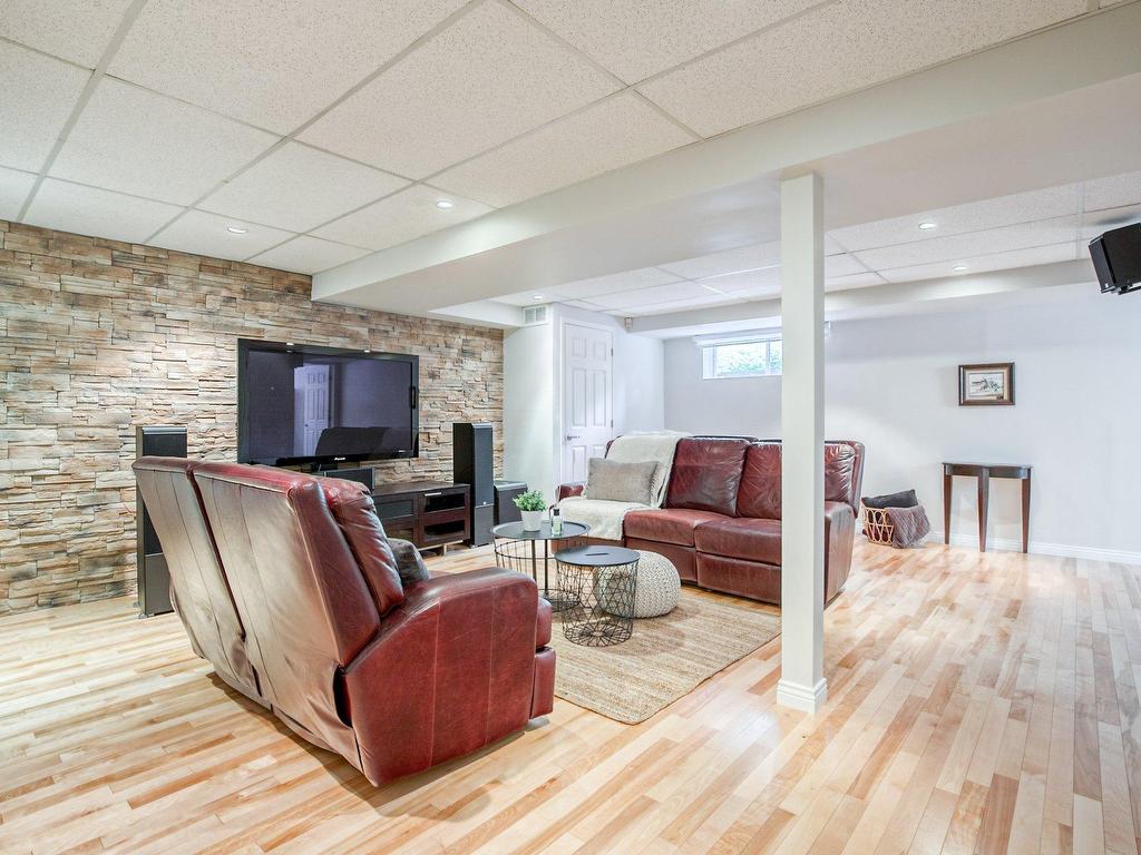









328


Rue Kéroack

,
Saint-Bruno-de-Montarville,




QC
J3V5S1

