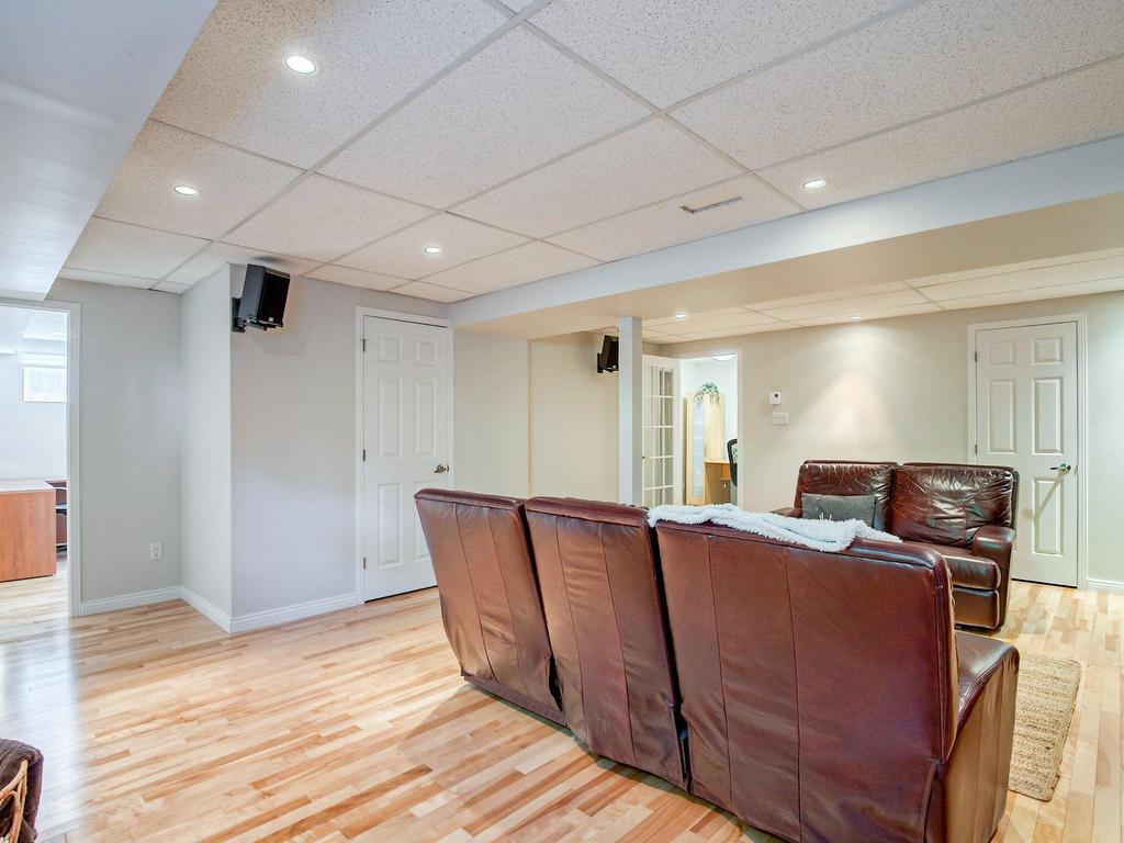









328


Rue Kéroack

,
Saint-Bruno-de-Montarville,




QC
J3V5S1

