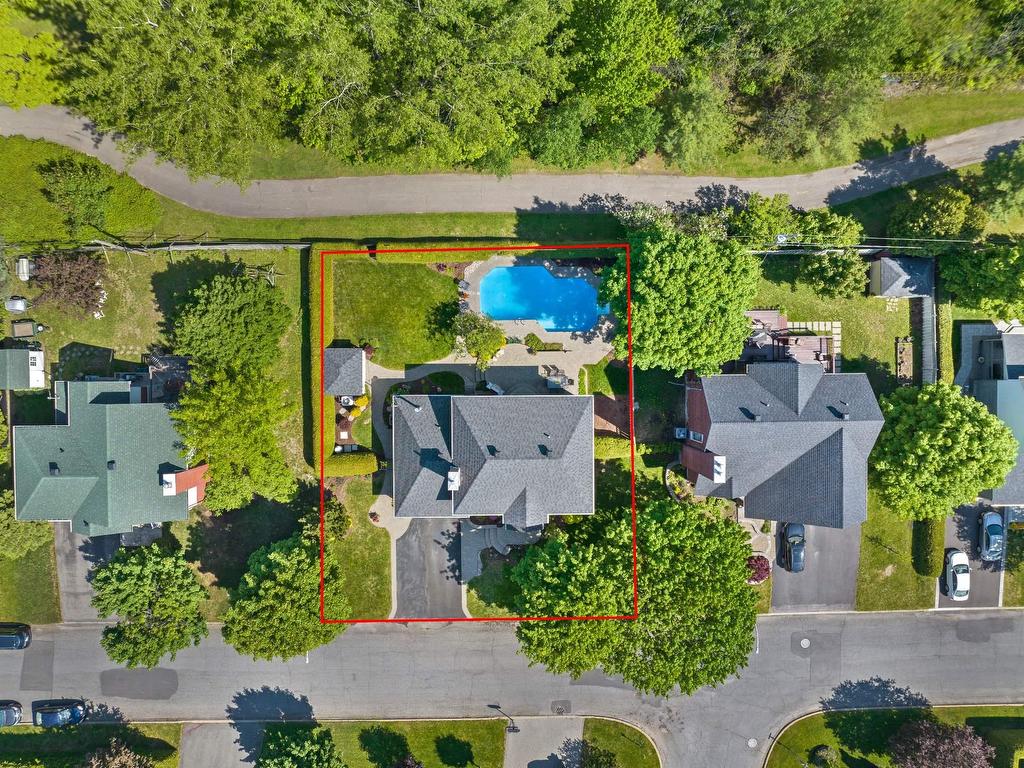 









328


Rue Kéroack

,
Saint-Bruno-de-Montarville,




QC
J3V5S1

