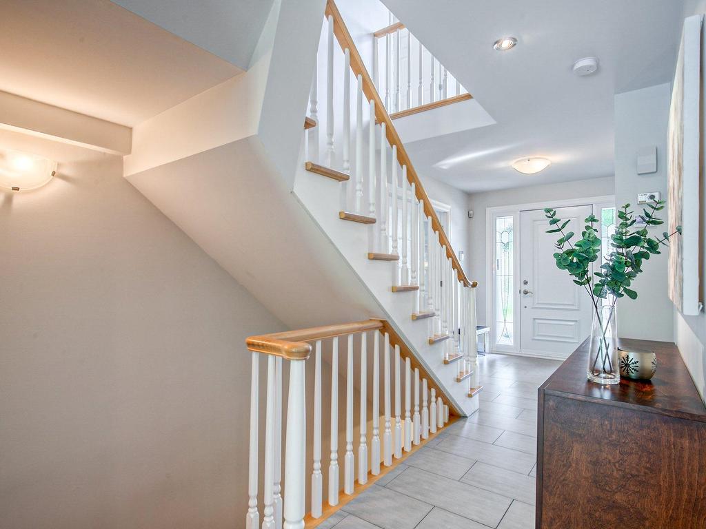 









328


Rue Kéroack

,
Saint-Bruno-de-Montarville,




QC
J3V5S1

