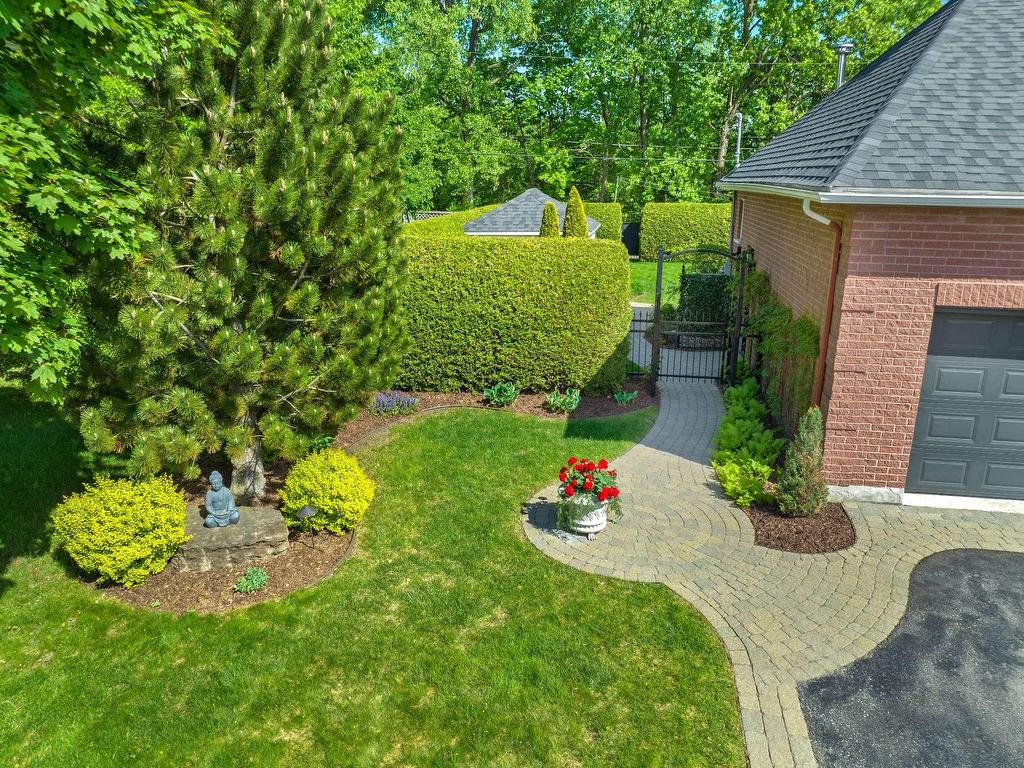 









328


Rue Kéroack

,
Saint-Bruno-de-Montarville,




QC
J3V5S1


