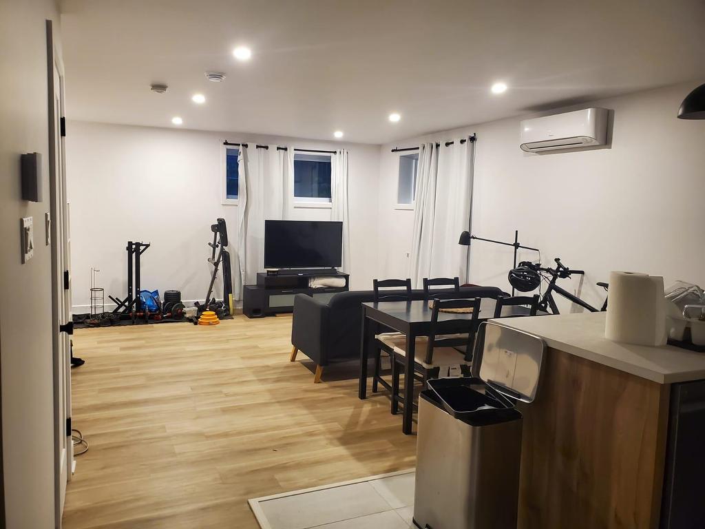 









4328


Rue Forester

,
Longueuil (Saint-Hubert),




QC
J3Y1W5

