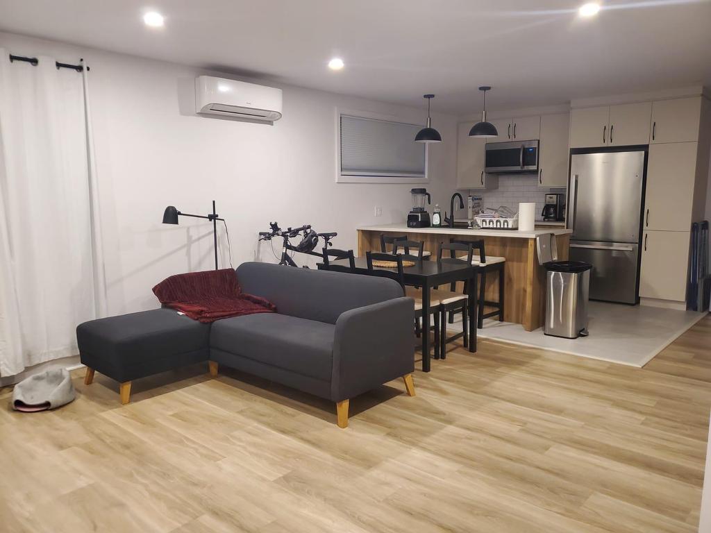 









4328


Rue Forester

,
Longueuil (Saint-Hubert),




QC
J3Y1W5

