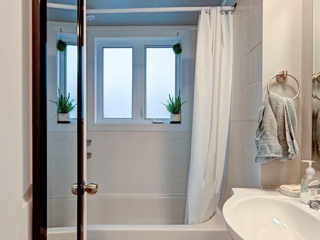 









43

 - 45


Rue St-Jacques E.

,
Sainte-Thérèse,




QC
J8X0B6

