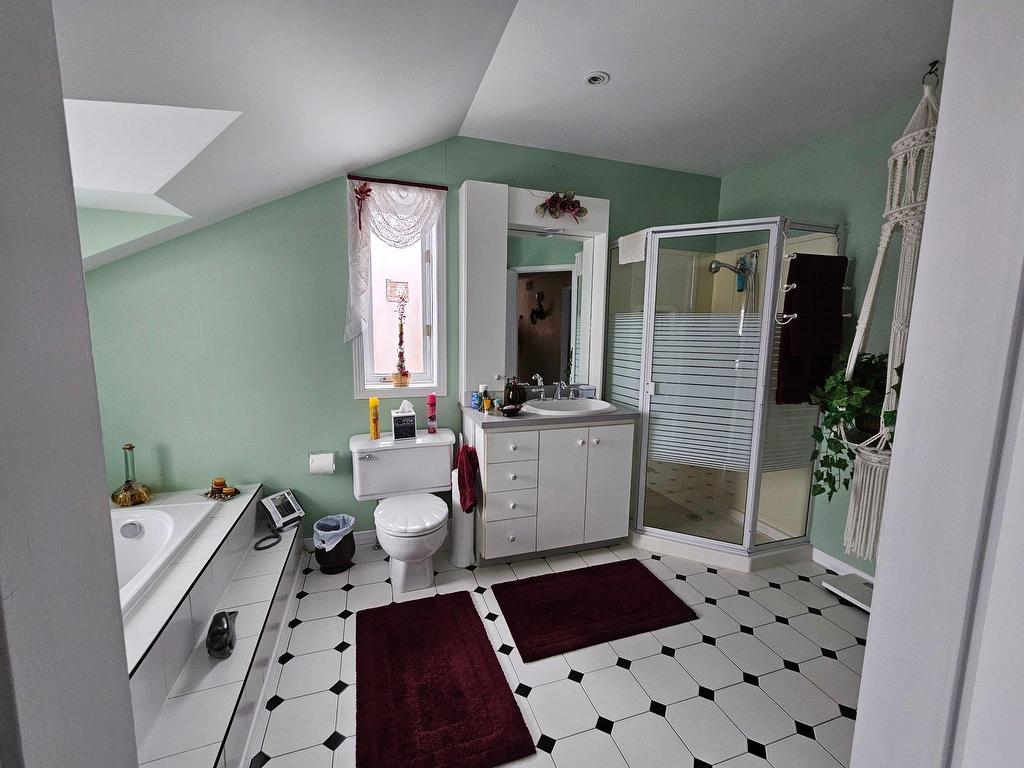 









77


Rue des Cèdres

,
Val-des-Sources,




QC
J1T4S1

