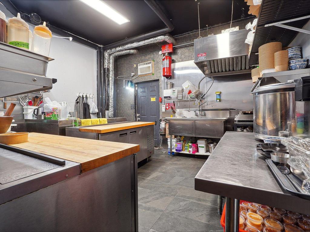 









2455

 - 2459


Rue Notre-Dame O.

,
Montréal (Le Sud-Ouest),




QC
H3J1N6

