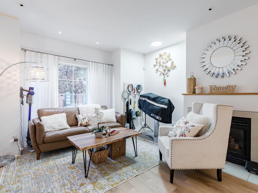 









48


Av. Brookfield

,
Mont-Royal,




QC
H3P3K5

