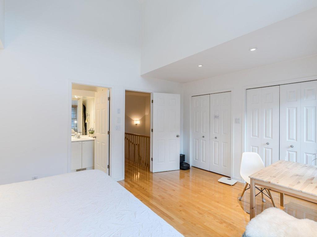 









48


Av. Brookfield

,
Mont-Royal,




QC
H3P3K5

