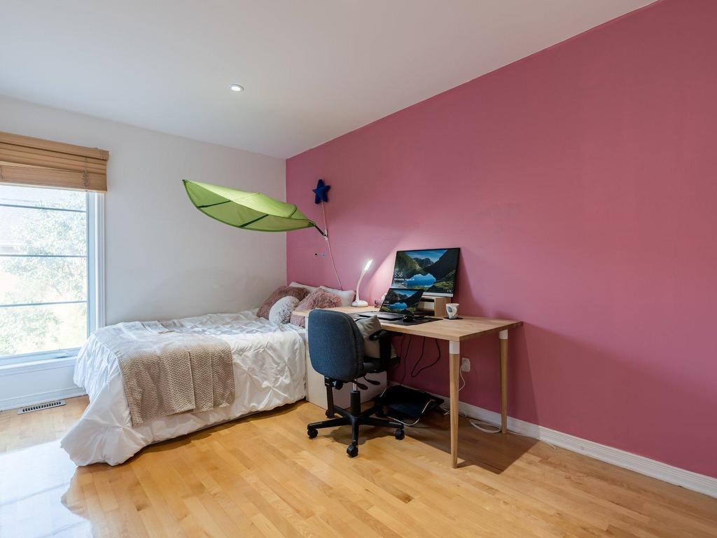 









48


Av. Brookfield

,
Mont-Royal,




QC
H3P3K5

