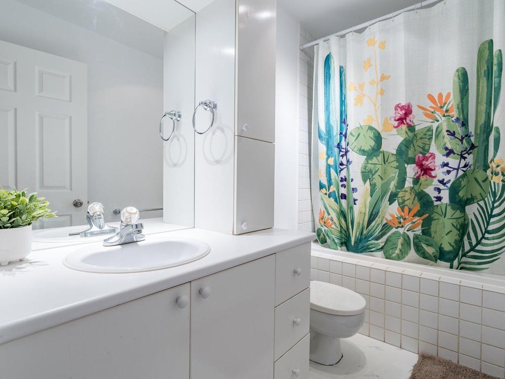 









48


Av. Brookfield

,
Mont-Royal,




QC
H3P3K5

