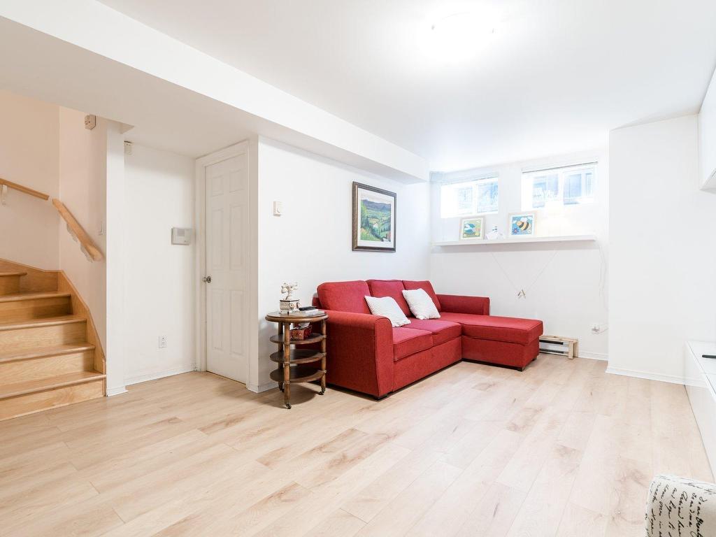 









48


Av. Brookfield

,
Mont-Royal,




QC
H3P3K5

