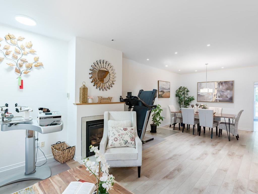 









48


Av. Brookfield

,
Mont-Royal,




QC
H3P3K5


