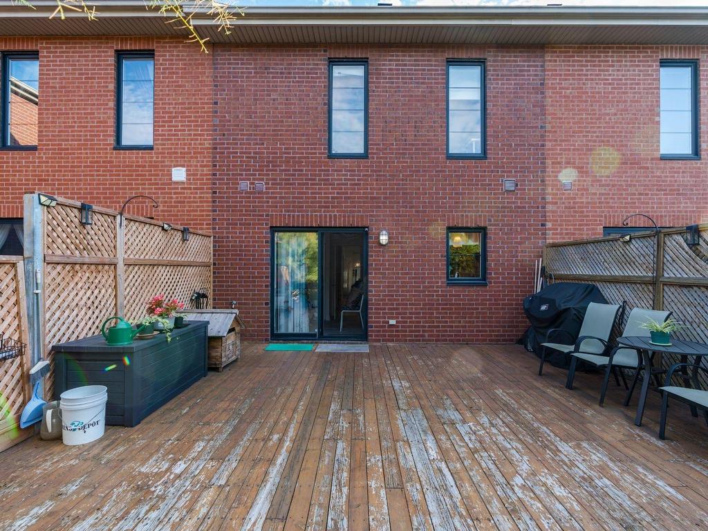 









48


Av. Brookfield

,
Mont-Royal,




QC
H3P3K5

