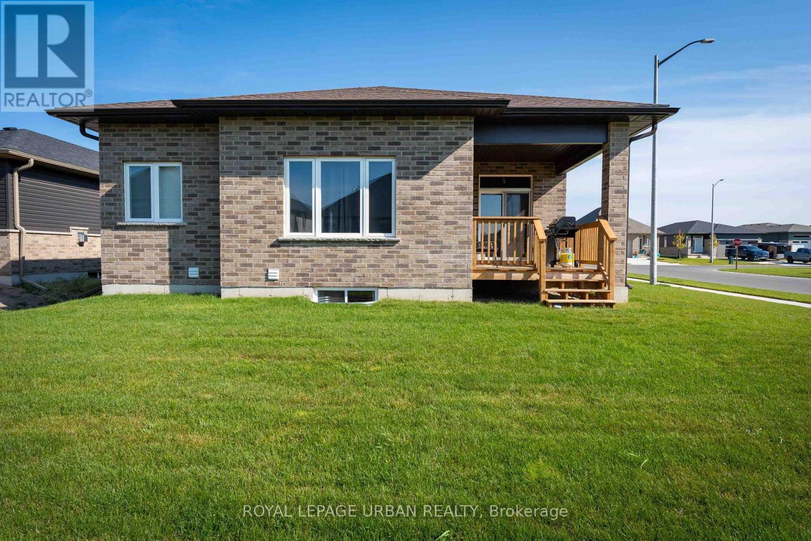 












364 MARY ROSE AVE

,
Saugeen Shores,




Ontario
N0H2C3

