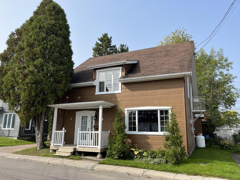 









2272


Rue St-Simon

,
Saguenay (Jonquière),




QC
G7X6E7

