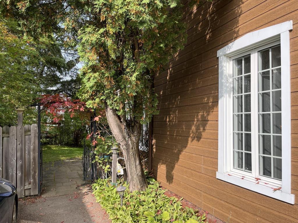 









2272


Rue St-Simon

,
Saguenay (Jonquière),




QC
G7X6E7

