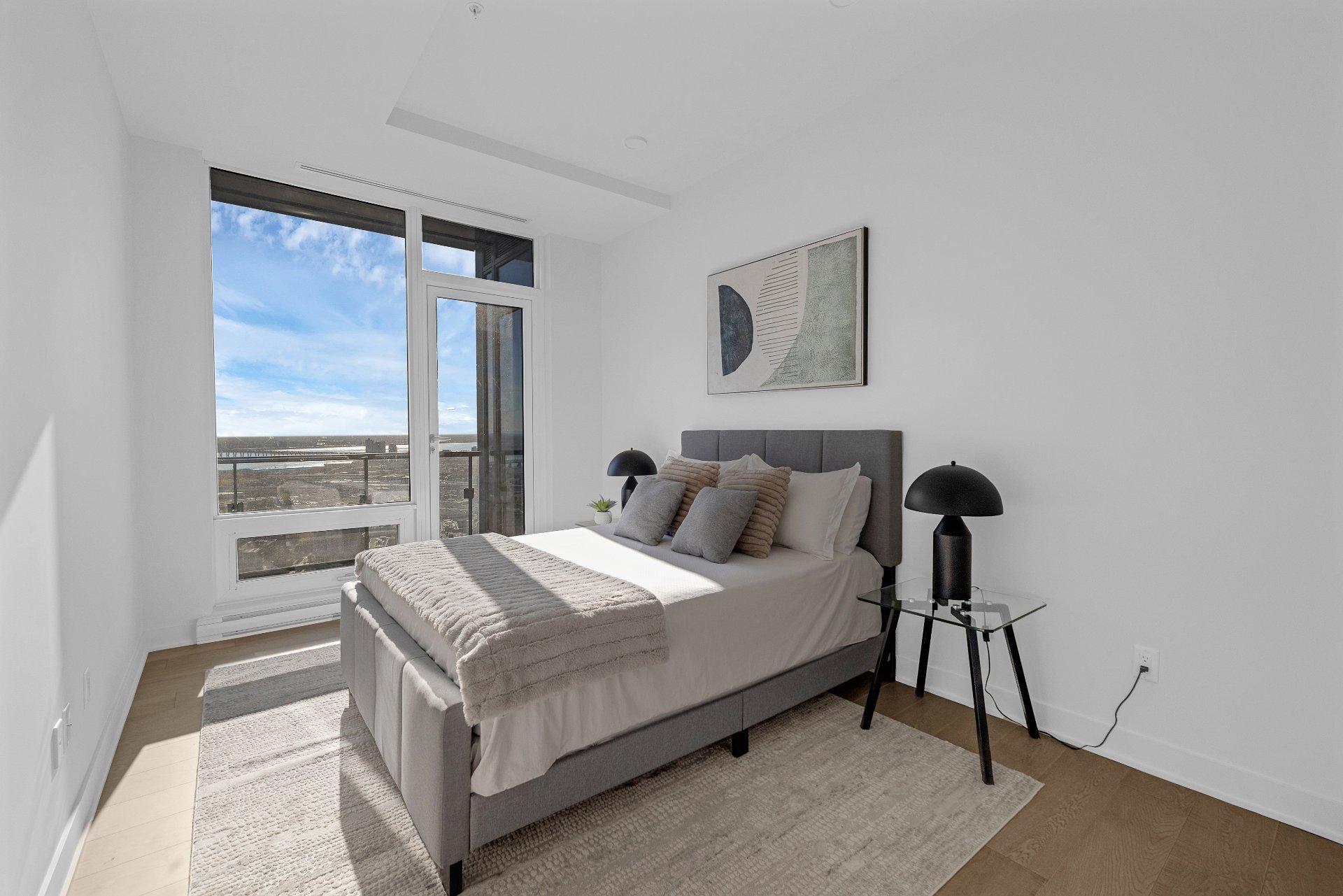 









1288


Rue St-Antoine O.

, PH2,
Montréal (Ville-Marie),




QC
H3C0X6

