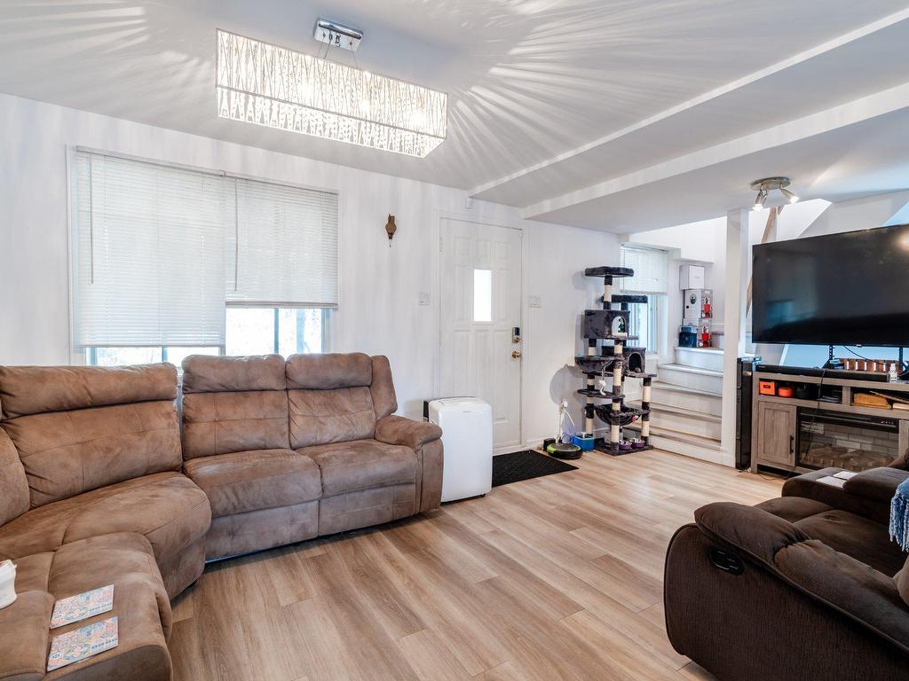 









1872

 - 1876


Rue Bédard

,
Laval (Vimont),




QC
H7M2M7

