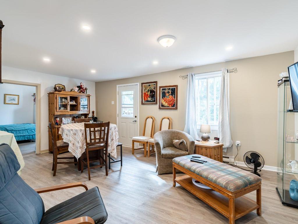 









1872

 - 1876


Rue Bédard

,
Laval (Vimont),




QC
H7M2M7

