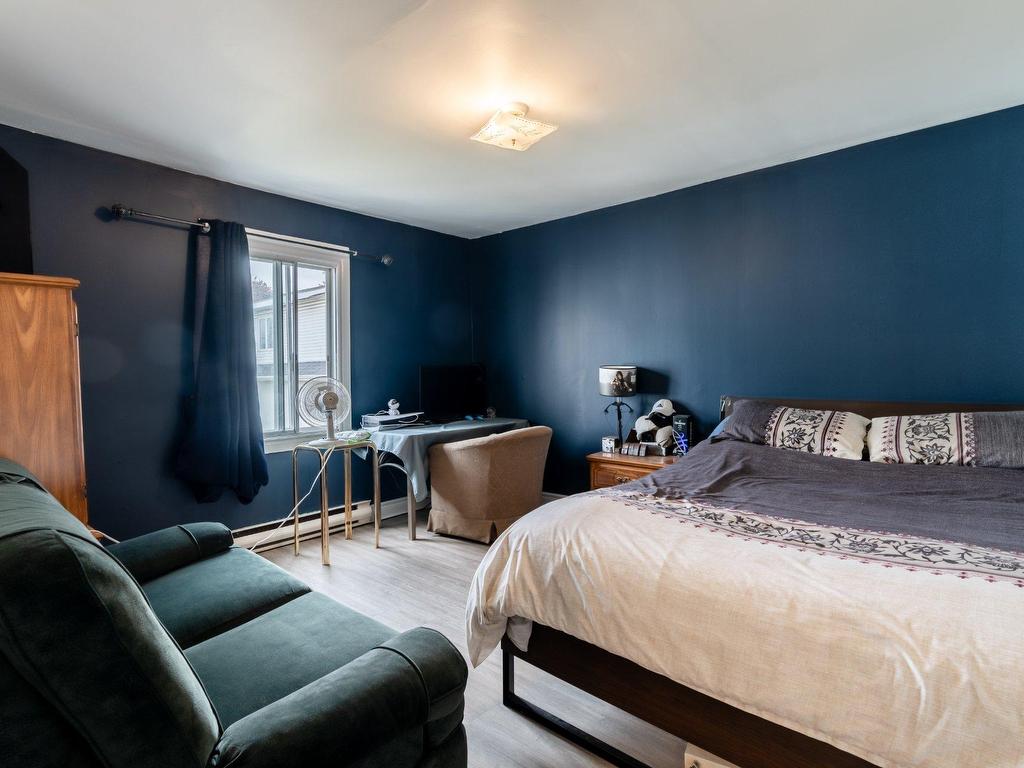 









1872

 - 1876


Rue Bédard

,
Laval (Vimont),




QC
H7M2M7

