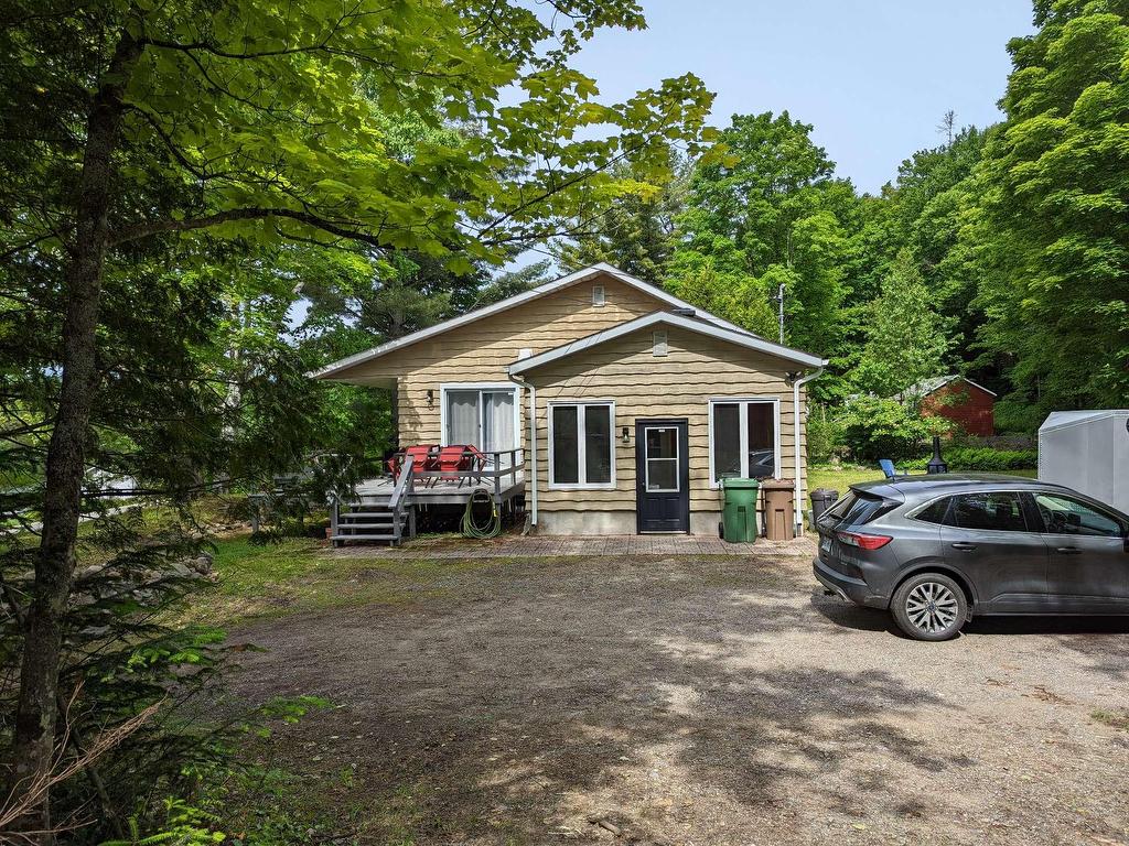 









2945


Ch. du Village

,
Saint-Adolphe-d'Howard,




QC
J0T2B0

