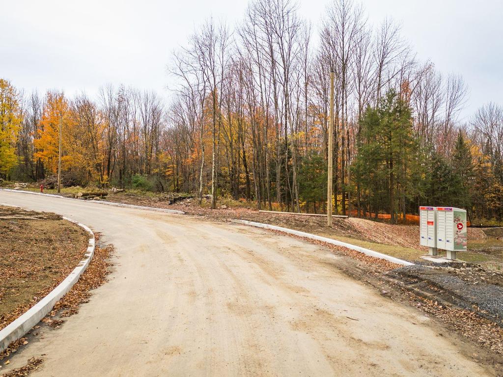 












Rue des Peupliers

,
Lac-Brome,







QC
J0E1V0

