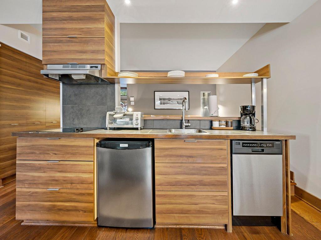 









2240


Ch. du Lac-Supérieur

, 3103,
Lac-Supérieur,




QC
J0T1J0

