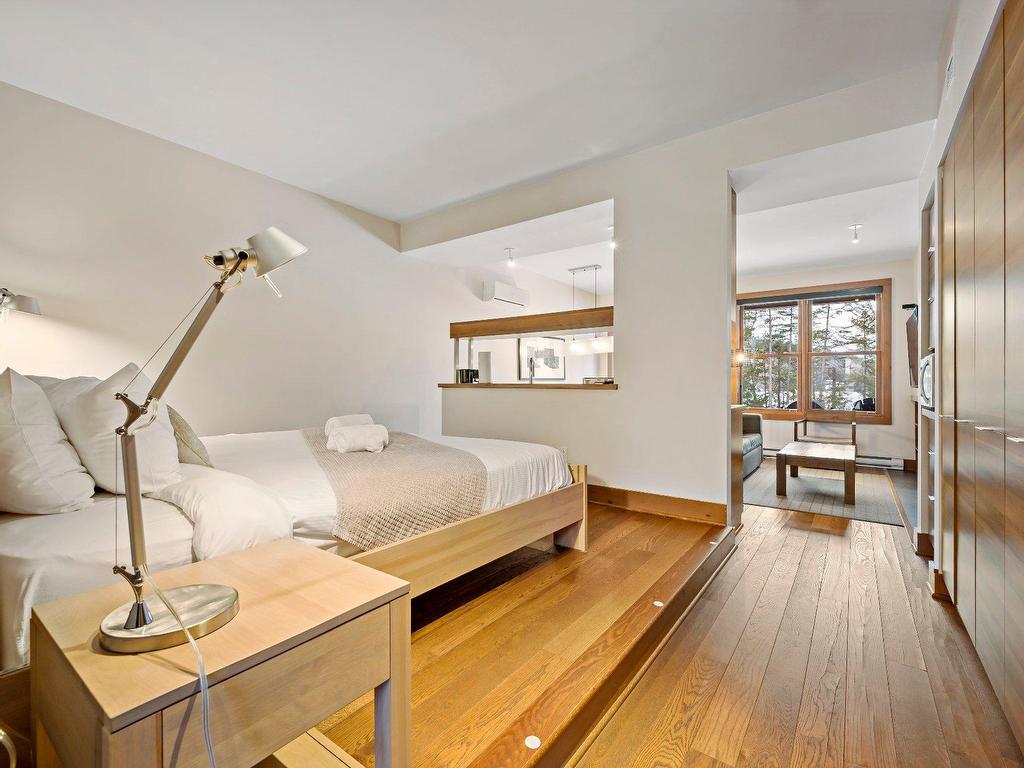 









2240


Ch. du Lac-Supérieur

, 3103,
Lac-Supérieur,




QC
J0T1J0

