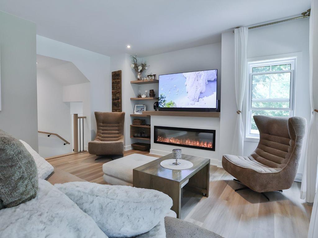 









280


Rue du Mont-Plaisant

, 2A,
Mont-Tremblant,




QC
J8E1L2

