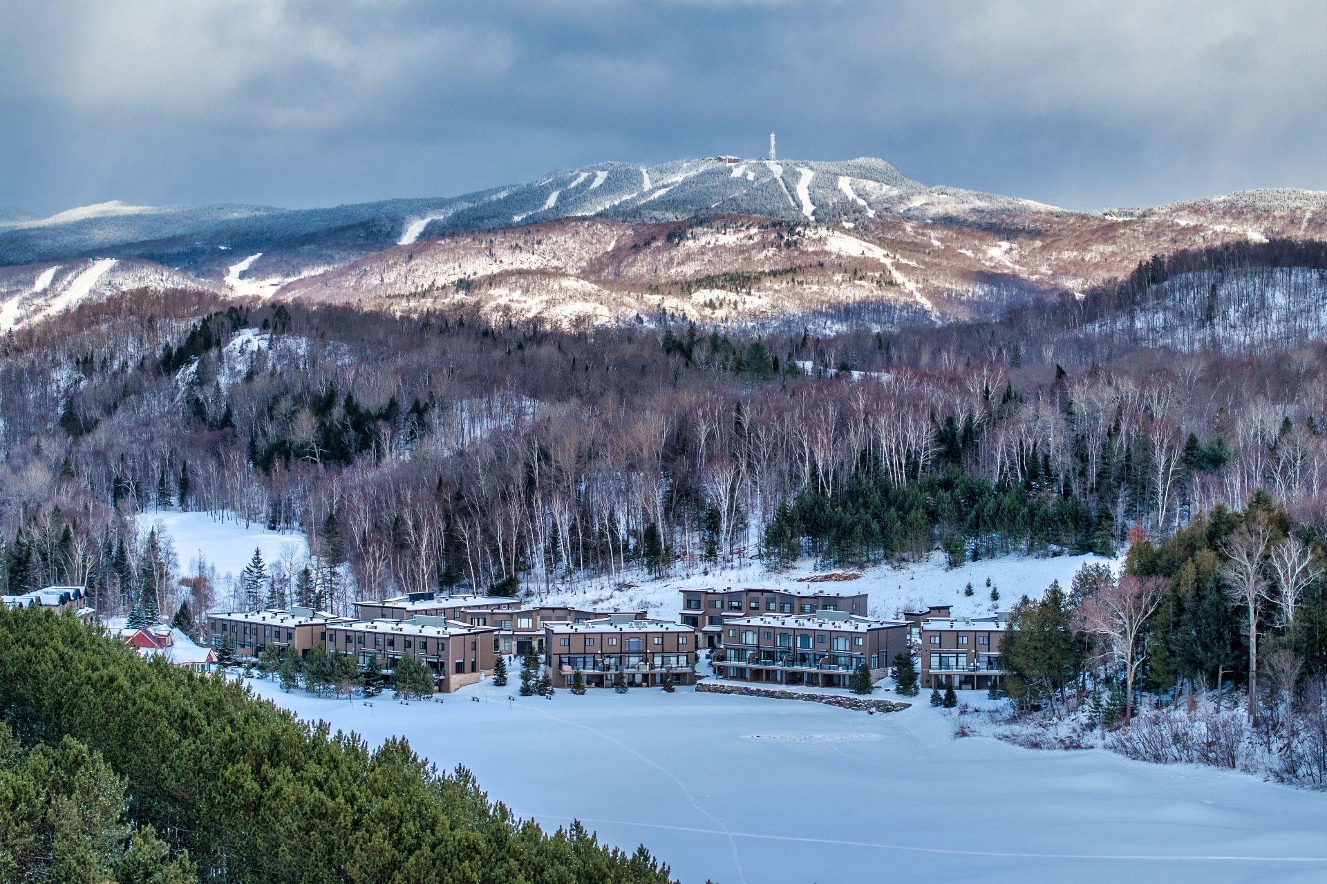 









402


Allée de l'Académie

,
Mont-Tremblant,




QC
J8E0K2

