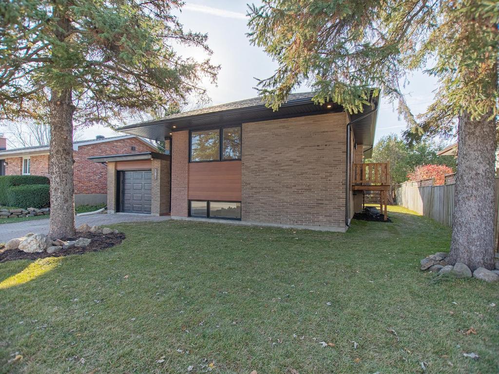









581


Rue Queen

,
Longueuil (Greenfield Park),




QC
J4V1R4

