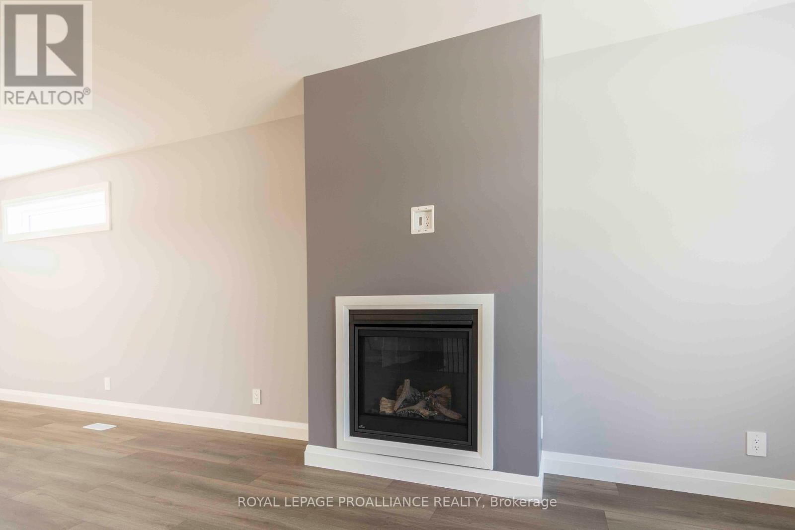 












31 MACKENZIE JOHN CRESCENT

,
Brighton,




Ontario
K0K1H0


