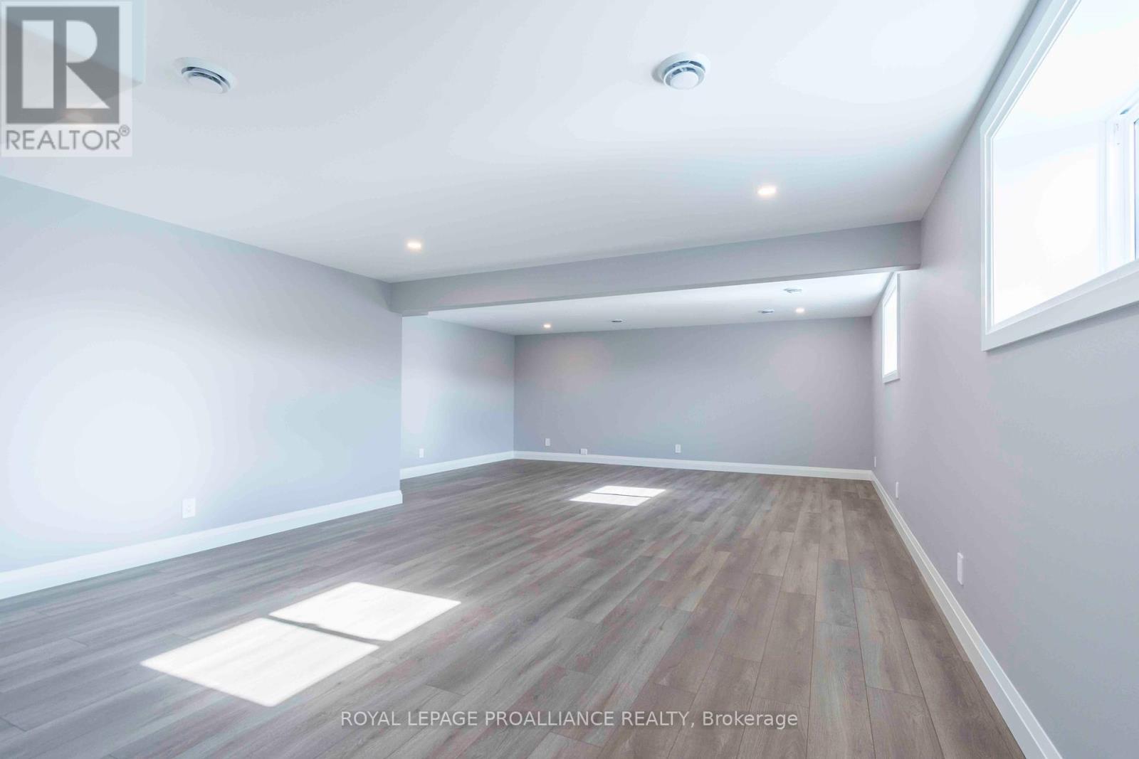 












31 MACKENZIE JOHN CRESCENT

,
Brighton,




Ontario
K0K1H0

