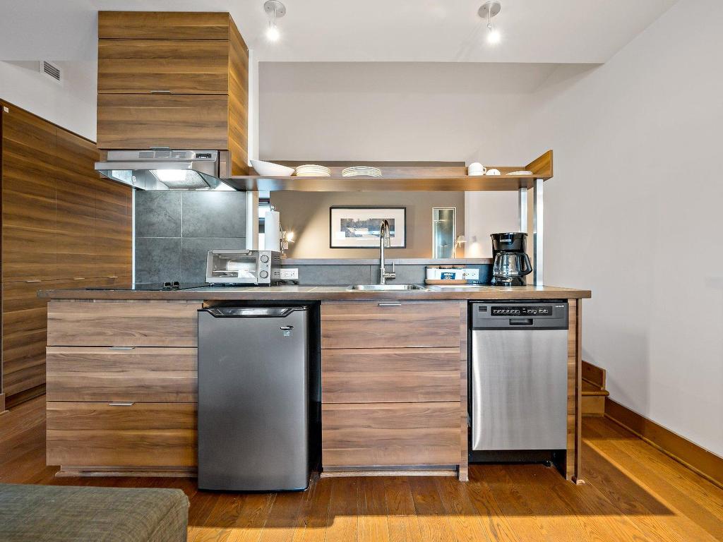 









2240


Ch. du Lac-Supérieur

, 3203,
Lac-Supérieur,




QC
J0T1J0

