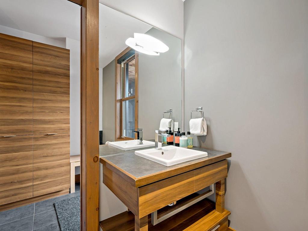 









2240


Ch. du Lac-Supérieur

, 3203,
Lac-Supérieur,




QC
J0T1J0

