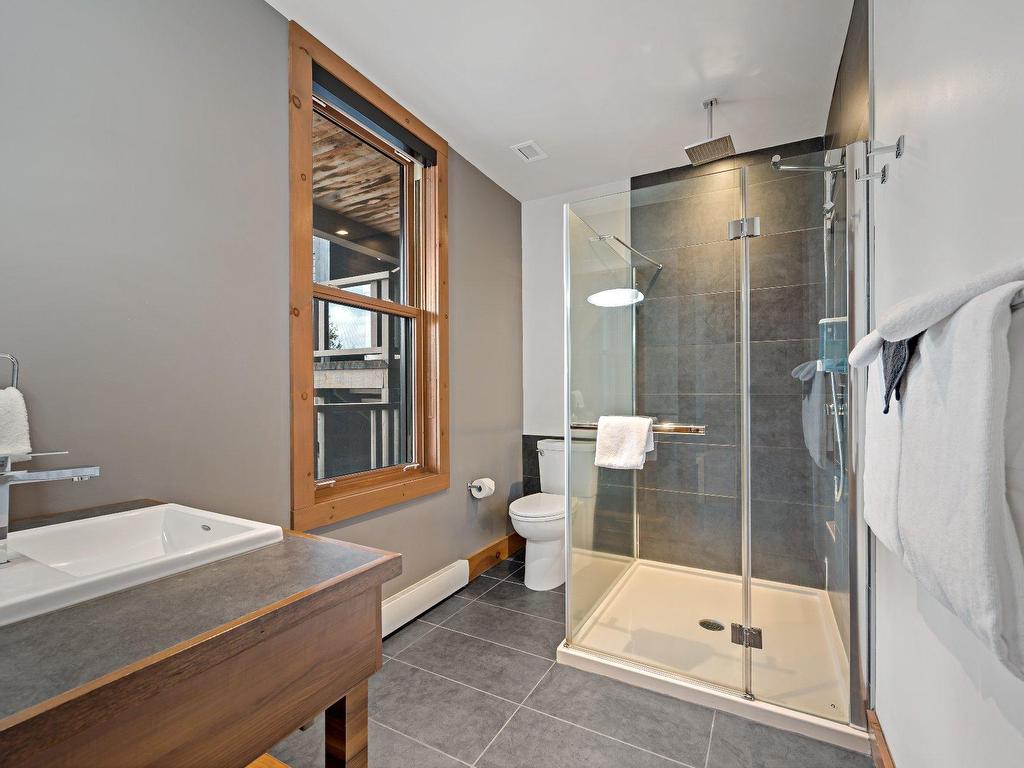 









2240


Ch. du Lac-Supérieur

, 3203,
Lac-Supérieur,




QC
J0T1J0

