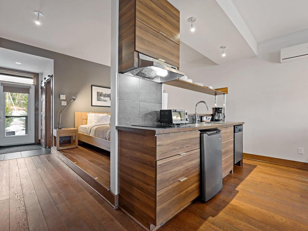 









2240


Ch. du Lac-Supérieur

, 3203,
Lac-Supérieur,




QC
J0T1J0

